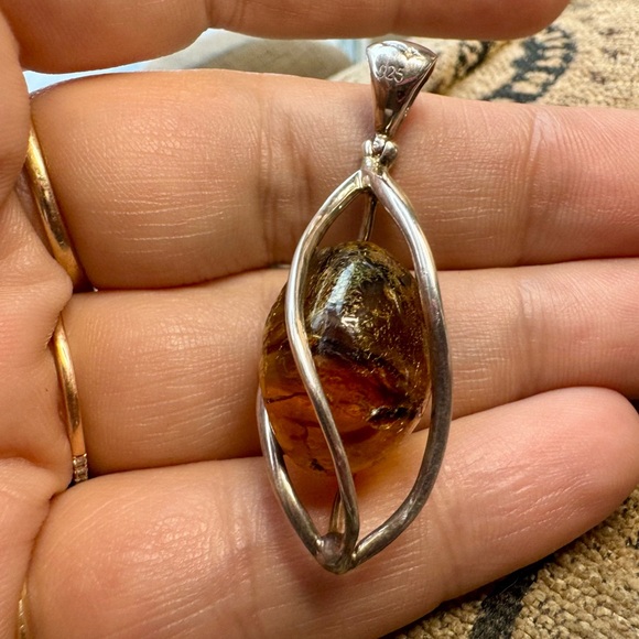 Amber and sterling silver cage pendant. - Picture 13 of 13